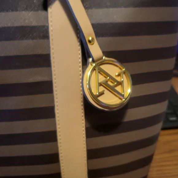 Fall Handbag - Picture 2 of 3